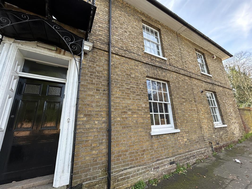 Amersham Rd, Chesham for sale Primary Photo- Image 1 of 1