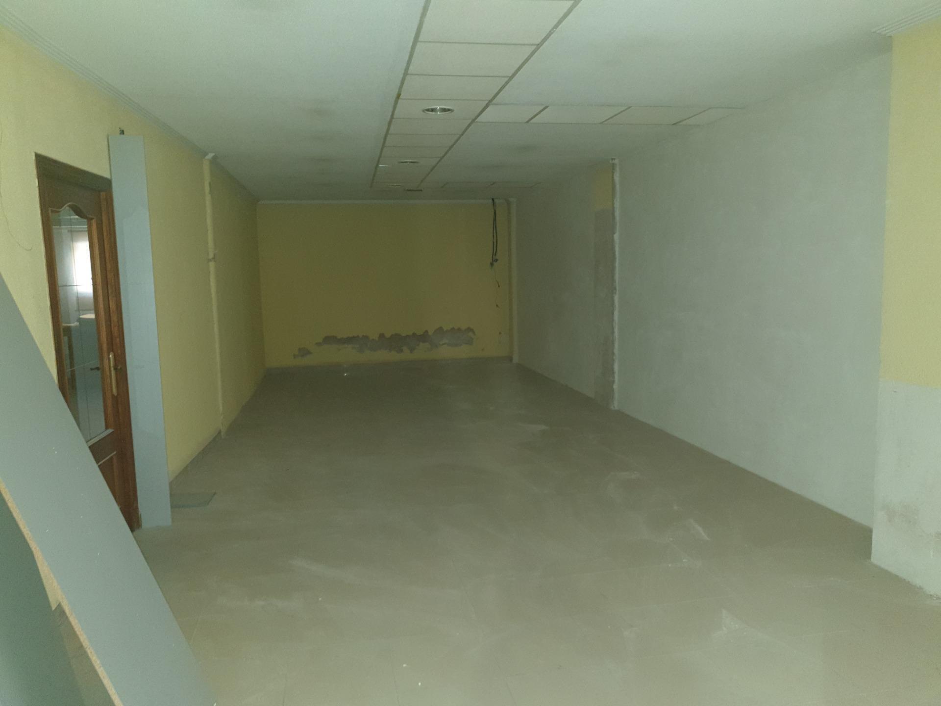 Retail in Petrer to rent Interior Photo- Image 1 of 18