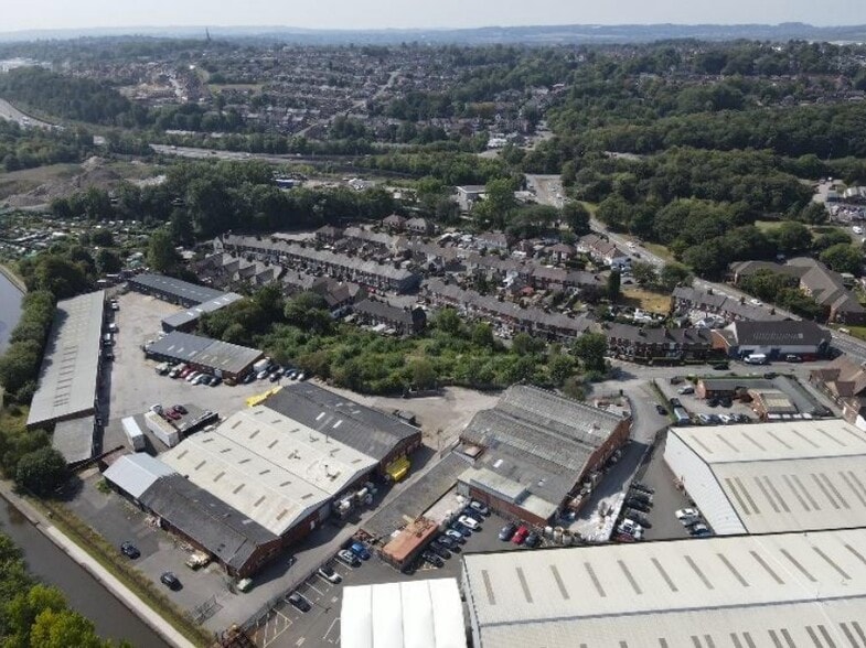 Scott Lidgett Rd, Stoke On Trent to rent - Building Photo - Image 2 of 11