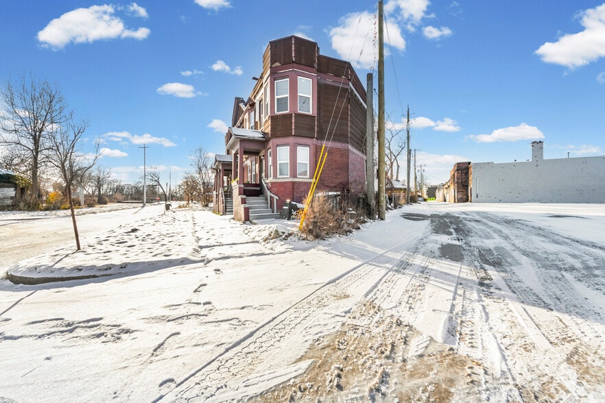 3 4Plexes portfolio of 1 properties for sale on LoopNet.co.uk - Building Photo - Image 2 of 43