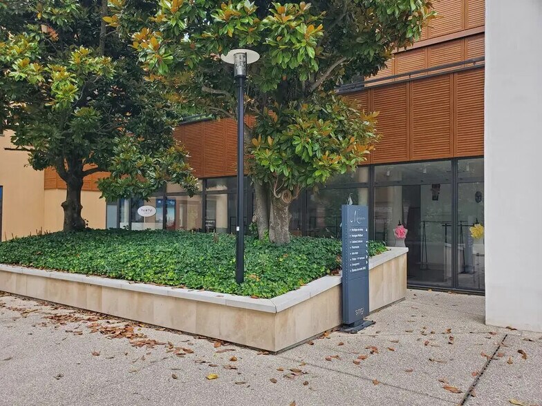 Office in Genas to rent - Building Photo - Image 3 of 6