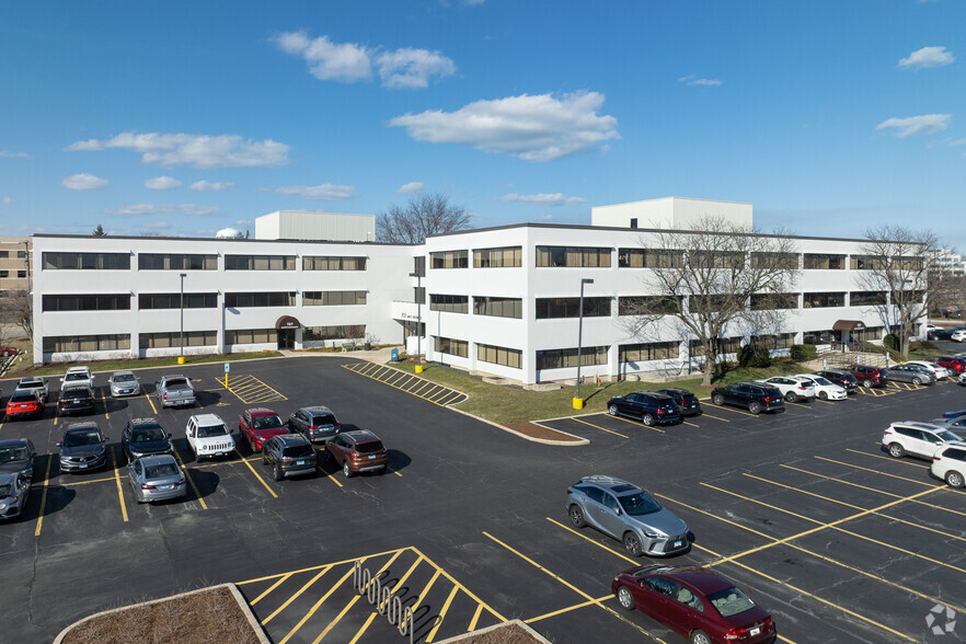 707 Lake Cook Rd, Deerfield, IL for rent - Building Photo - Image 1 of 8