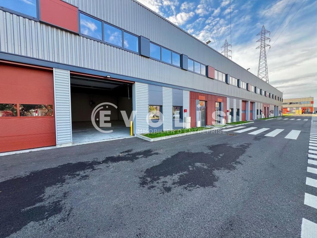 Light Industrial in Corbeil-Essonnes to rent Building Photo- Image 1 of 8