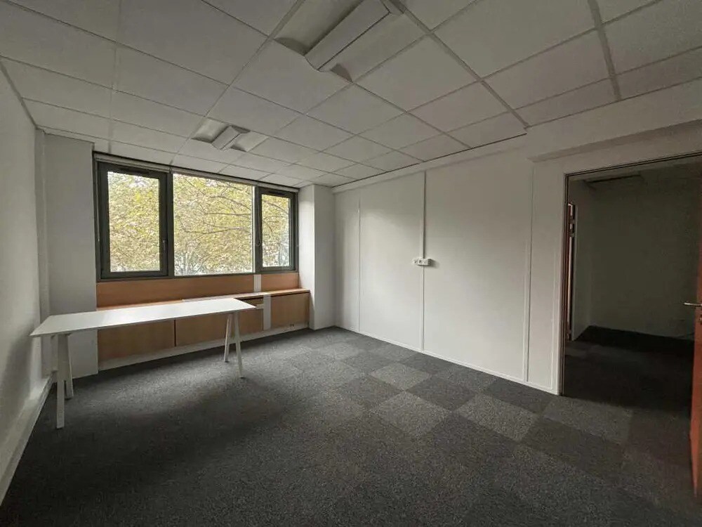 Office in Paris to rent Interior Photo- Image 1 of 4