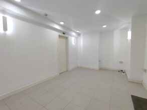 62 Belsize Ln, London to rent Building Photo- Image 1 of 6