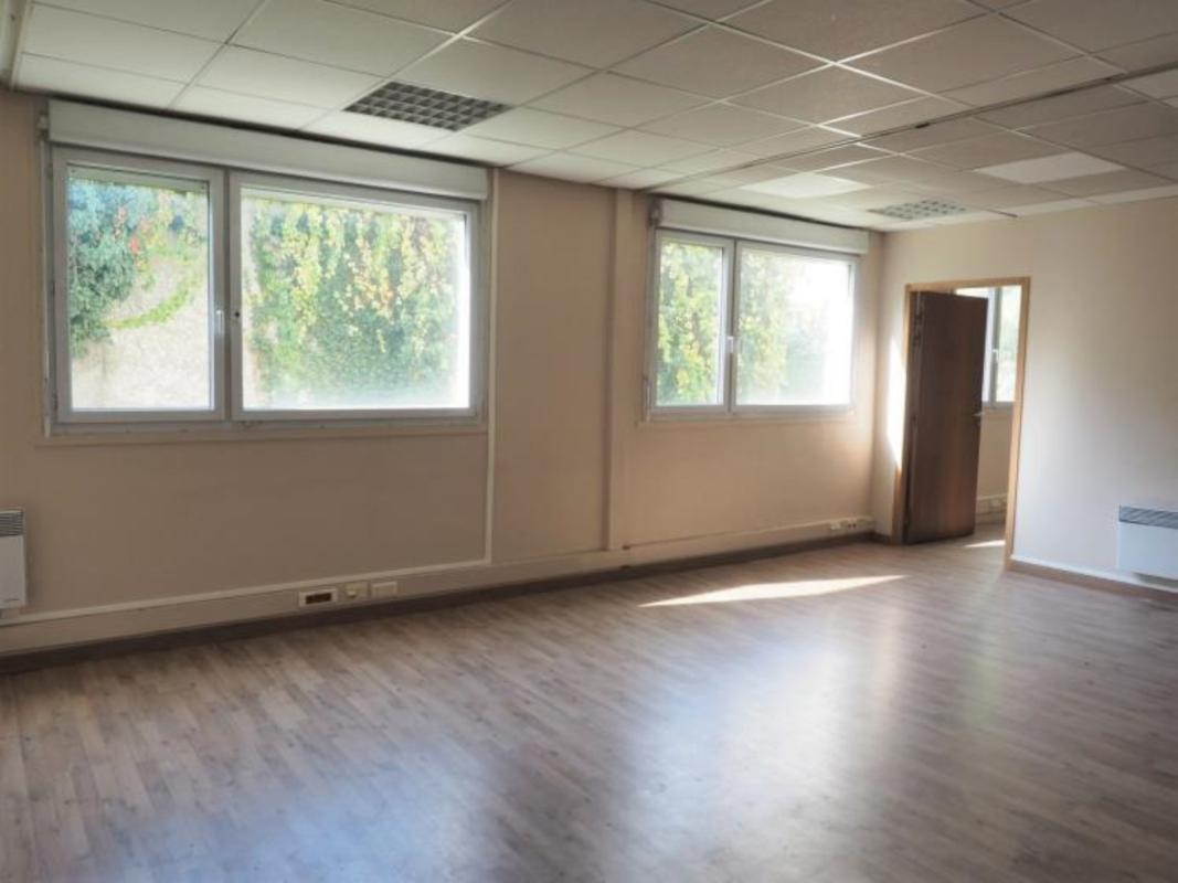 Office in Lyon for sale Interior Photo- Image 1 of 9