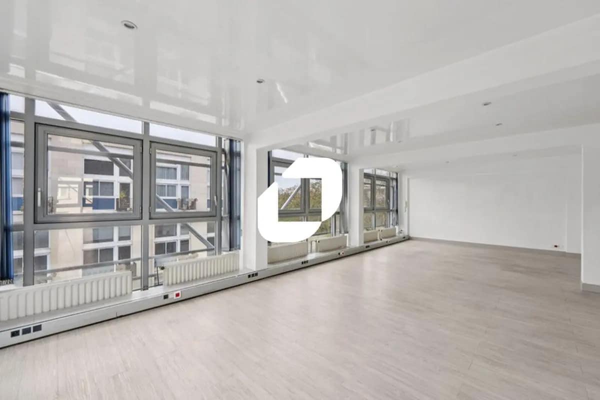 Office in Paris for sale Building Photo- Image 1 of 6