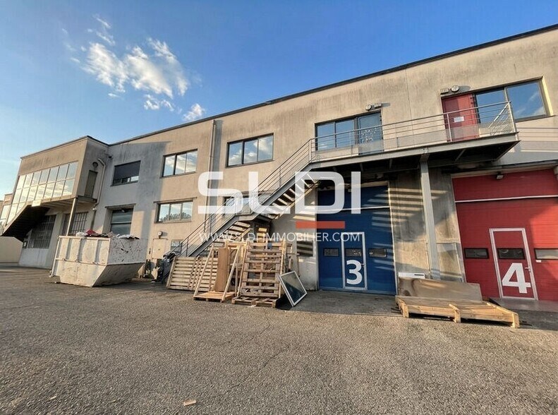 Light Industrial in Villeurbanne to rent - Building Photo - Image 1 of 9