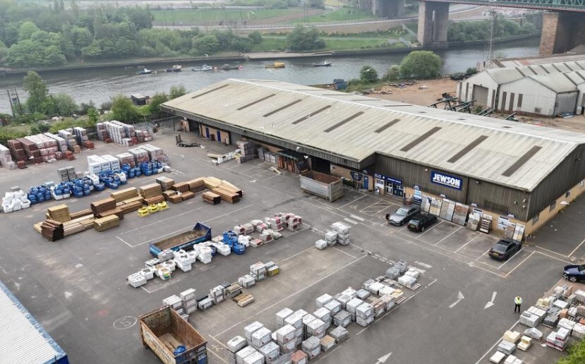 Two Warehouse Units with Extensive Yard portfolio of 2 properties for sale on LoopNet.co.uk - Building Photo - Image 2 of 5