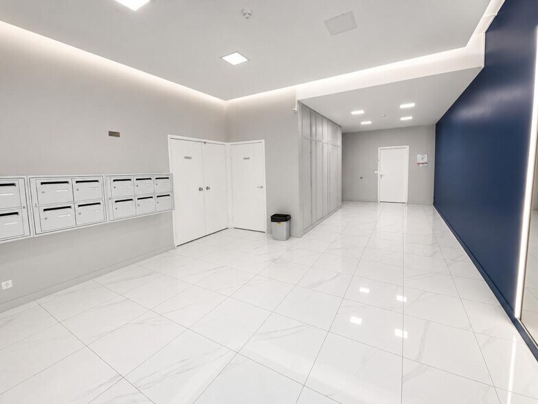 Office in Ivry-sur-Seine to rent - Lobby - Image 3 of 6