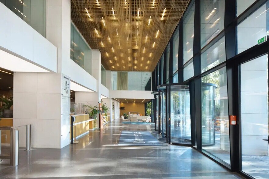 25 Quai Du Président Paul Doumer, Courbevoie to rent - Building Photo - Image 3 of 17