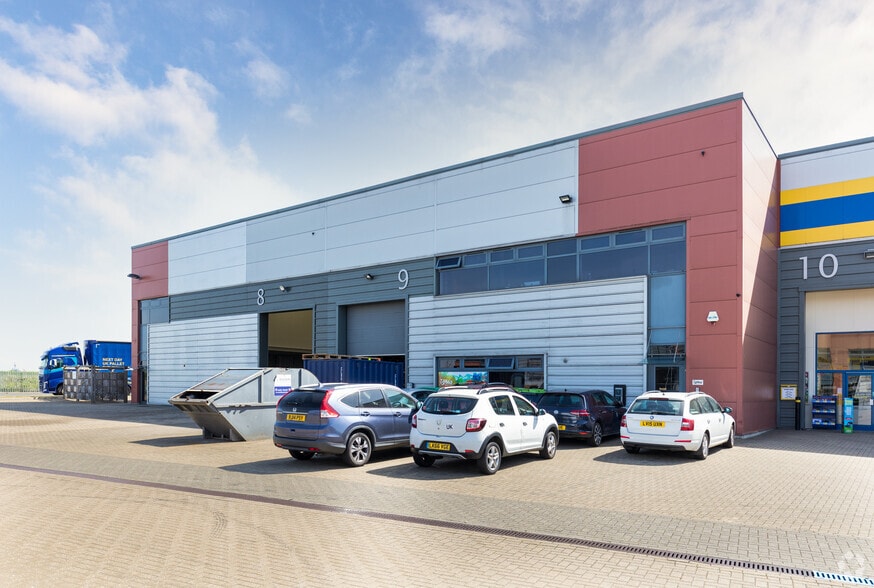 Quadrant Ct, Greenhithe to rent - Building Photo - Image 2 of 4