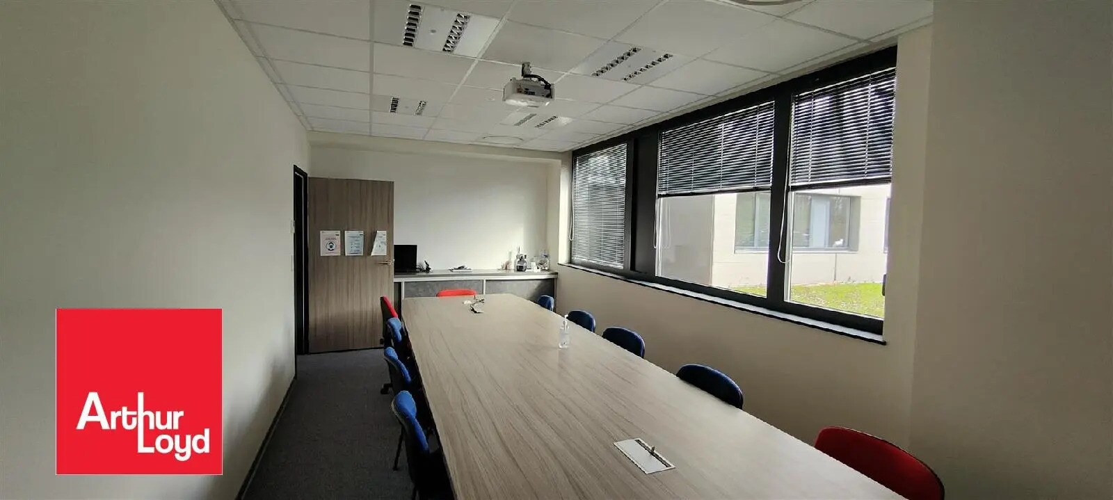 Office in Nogent-le-Phaye to rent Interior Photo- Image 1 of 5