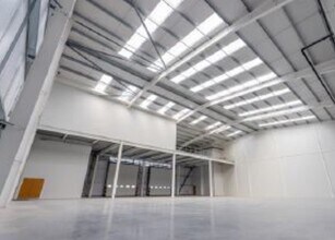 North Crescent, London to rent Interior Photo- Image 2 of 3