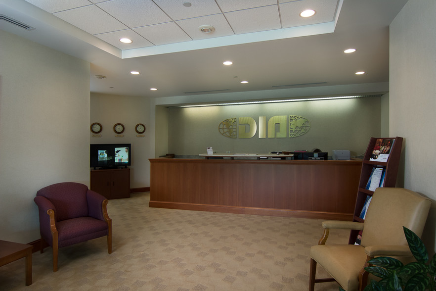 800 Enterprise Dr, Horsham, PA for rent - Lobby - Image 2 of 9