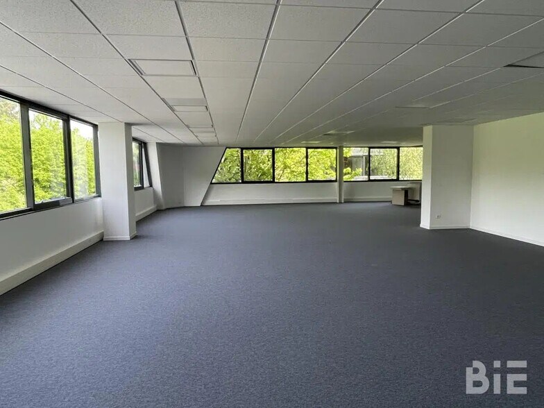 Office in Mérignac to rent - Interior Photo - Image 2 of 4