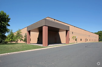 950 Lake Dr, Chanhassen, MN for rent Building Photo- Image 1 of 6