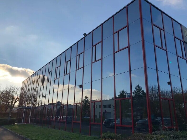 66 Rue Des Vanesses, Villepinte for sale - Building Photo - Image 1 of 14