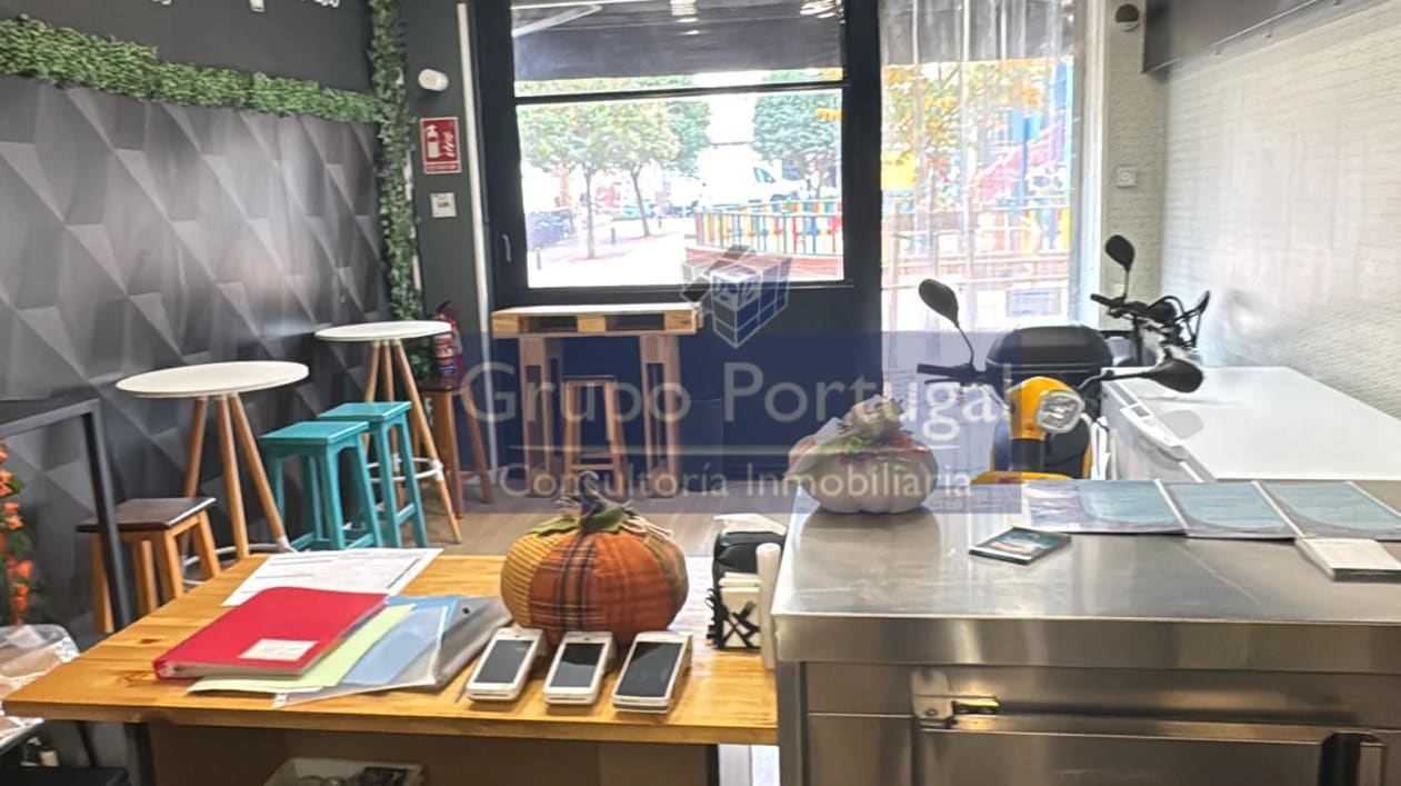 Retail in Madrid, Madrid to rent Interior Photo- Image 1 of 6
