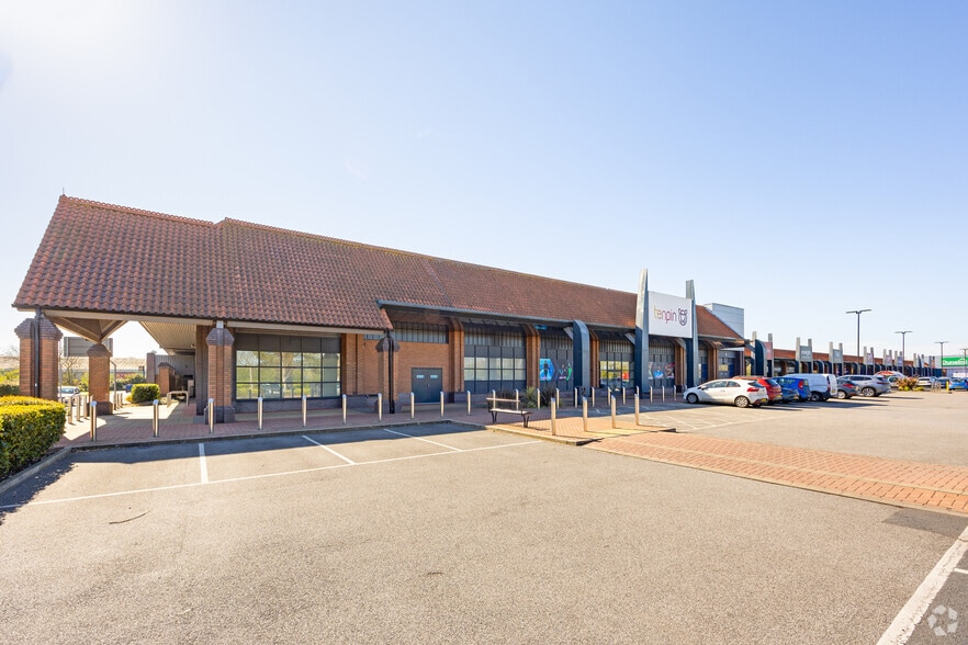 Clifton Moor, York to rent - Building Photo - Image 2 of 4