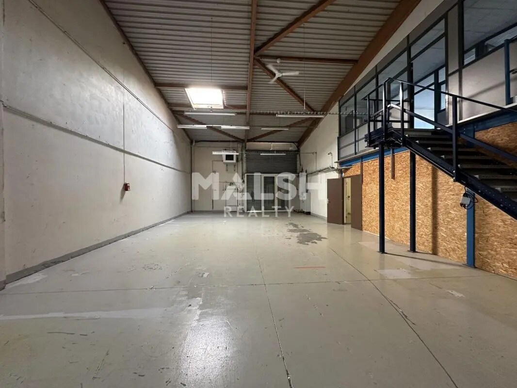 Light Industrial in Décines-Charpieu to rent Building Photo- Image 1 of 23