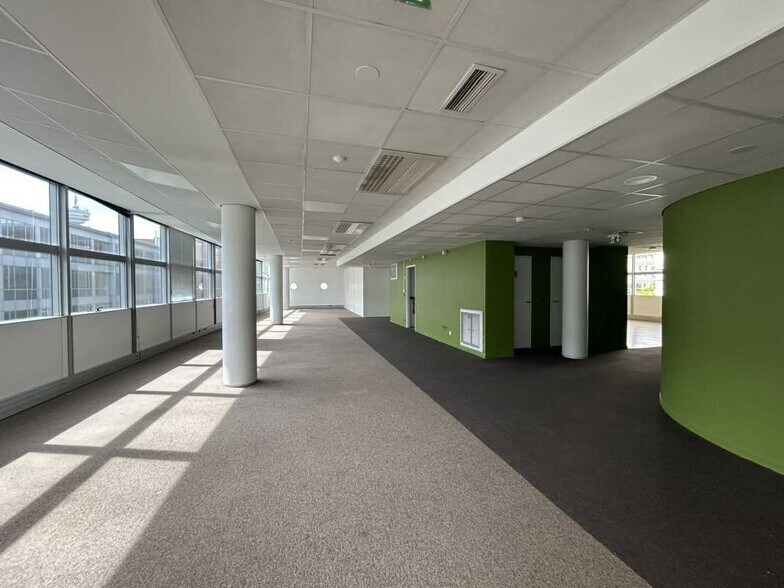 Office in Pantin to rent - Interior Photo - Image 3 of 17