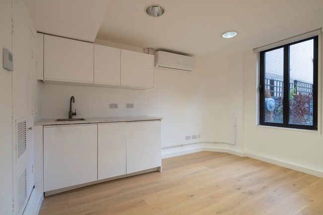 More details for 8 Golden Sq, London - Office to Rent