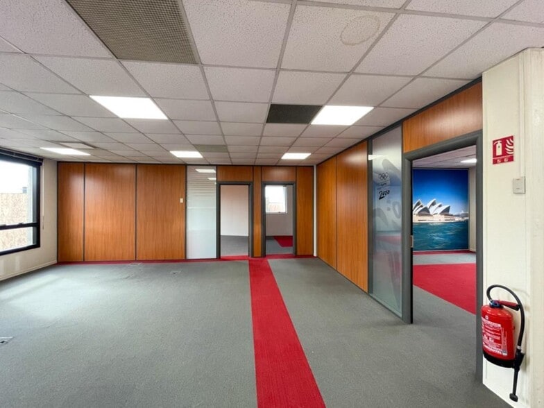 23 Rue Du Saule Trapu, Massy to rent - Building Photo - Image 2 of 11
