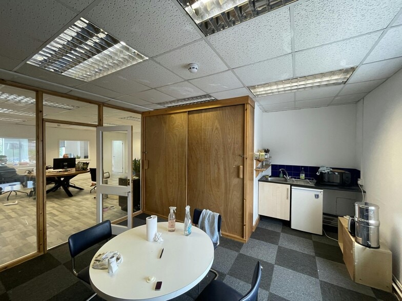 Station Yard, Thame to rent - Building Photo - Image 3 of 5