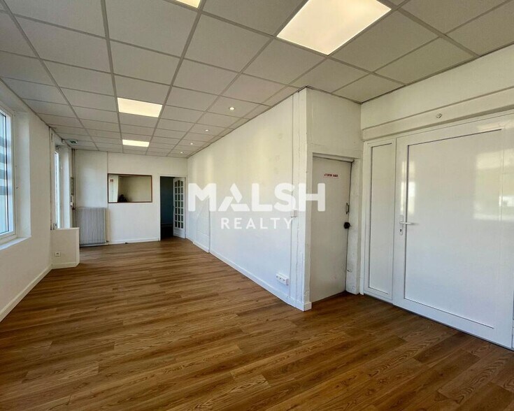 Office in Lyon to rent - Building Photo - Image 3 of 10