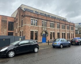 Campfield Rd, St Albans to rent Building Photo- Image 1 of 3