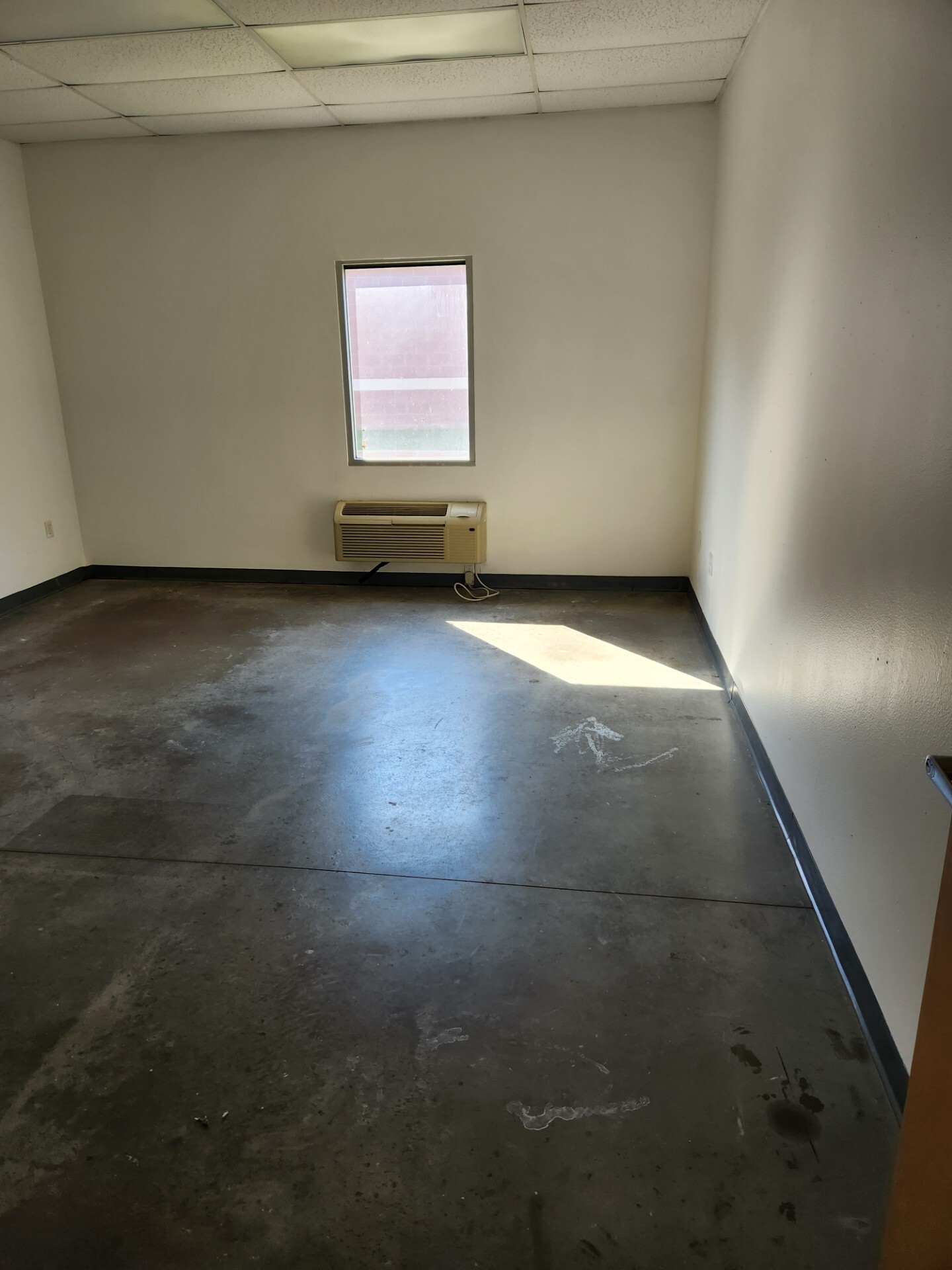 4303 S Bowen Rd, Arlington, TX to rent Interior Photo- Image 1 of 3