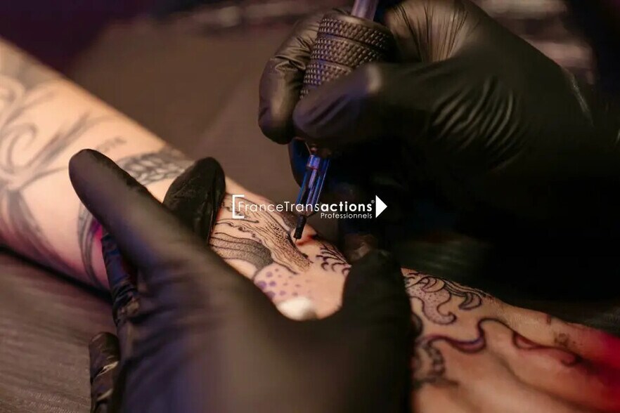 Retail in Toulouse to rent - Building Photo - Image 2 of 2