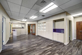 120 N Eagle Creek Dr, Lexington, KY to rent Interior Photo- Image 1 of 5