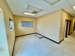 43 Pullin Dr, Pleasanton, TX for rent Building Photo- Image 2 of 15