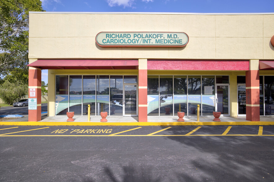 7118-7170 Nob Hill Rd, Tamarac, FL for rent - Building Photo - Image 3 of 44