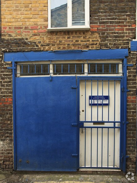 5 Hatherley Mews, London to rent - Building Photo - Image 2 of 3