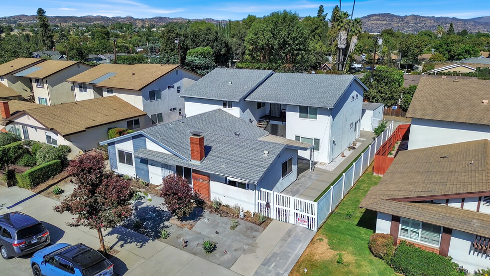 22913 Vanowen St, West Hills, CA for sale - Building Photo - Image 2 of 23