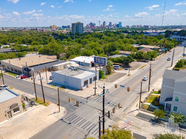 More details for 320 Blanco Rd, San Antonio, TX - Retail to Rent