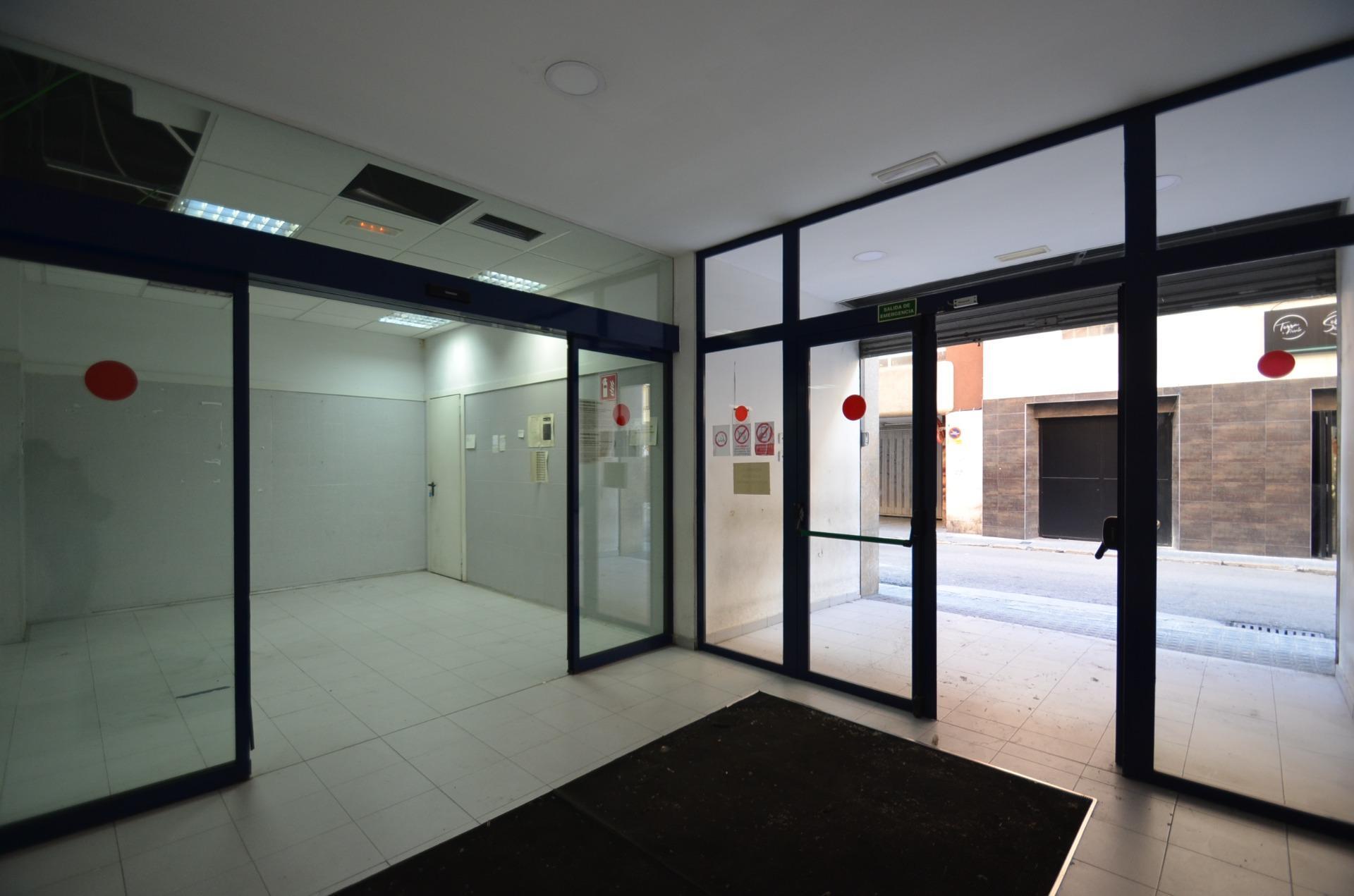 Office / Retail in Vilanova i la Geltrú, Barcelona to rent Interior Photo- Image 1 of 17