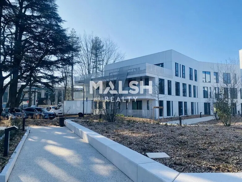 Office in Limonest to rent - Building Photo - Image 2 of 12