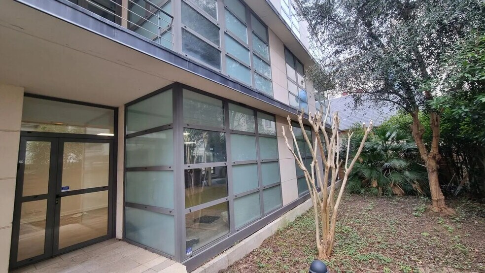 134 Rue Du Point Du Jour, Boulogne-Billancourt to rent - Building Photo - Image 3 of 11