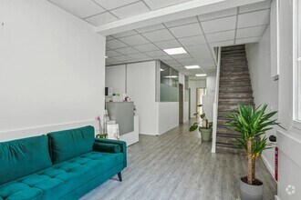 35 Rue Des Chantiers, Versailles to rent Interior Photo- Image 2 of 3