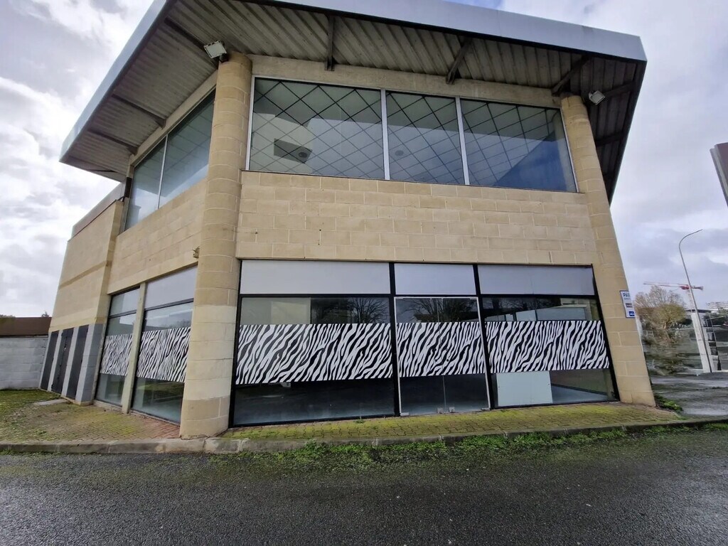 Location Commerce 520 m² - Photo 1