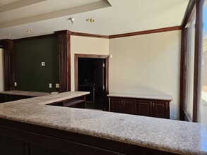 1110 W Kettleman Ln, Lodi, CA for rent Interior Photo- Image 2 of 17