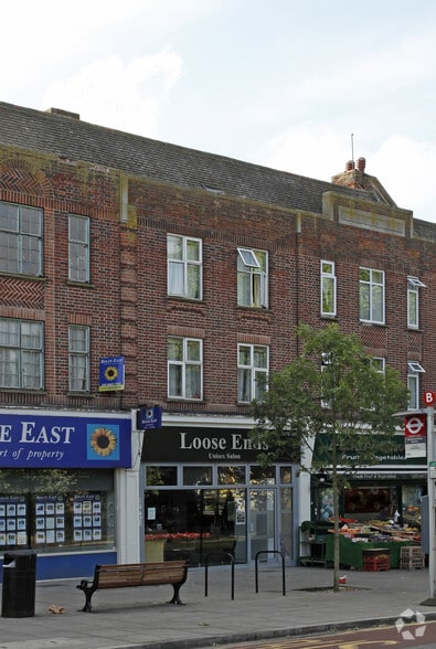 78 The Broadway, Greenford to rent - Building Photo - Image 2 of 2