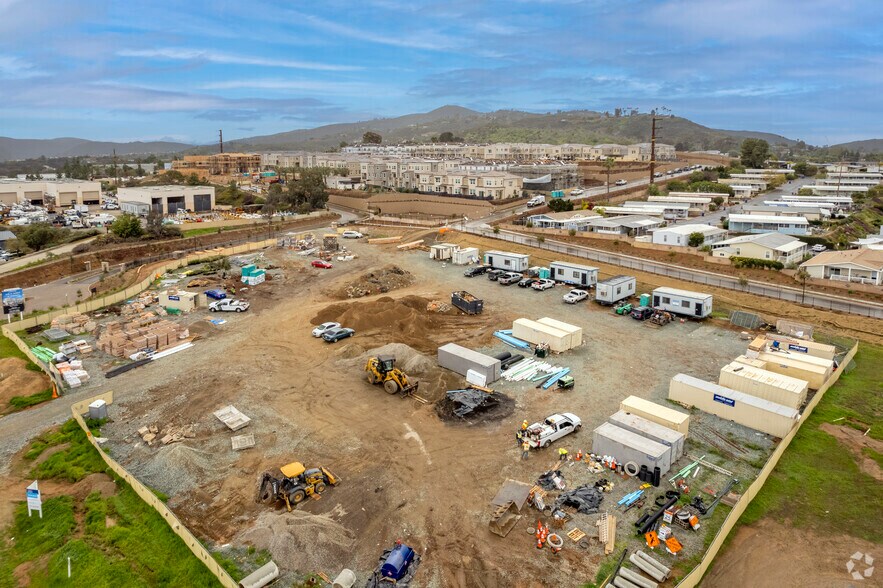 2351 Meyers Ave, Escondido, CA for rent - Building Photo - Image 3 of 5