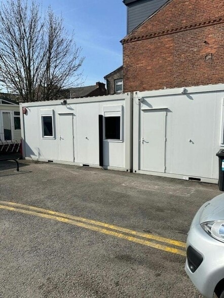 150 Oldham Rd, Manchester to rent - Building Photo - Image 3 of 10