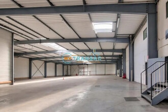 Light Industrial in Tremblay-en-France to rent Interior Photo- Image 2 of 14