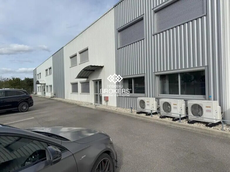 Light Industrial in Vourles to rent - Building Photo - Image 2 of 25